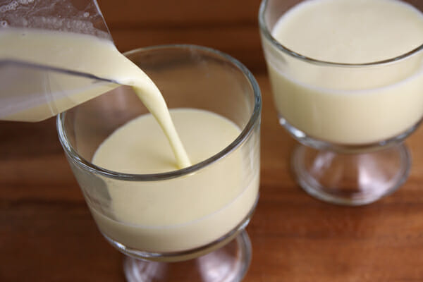 Pouring mousse