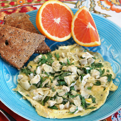 {Healthy!} Cheesy Spinach-Artichoke Omelet
